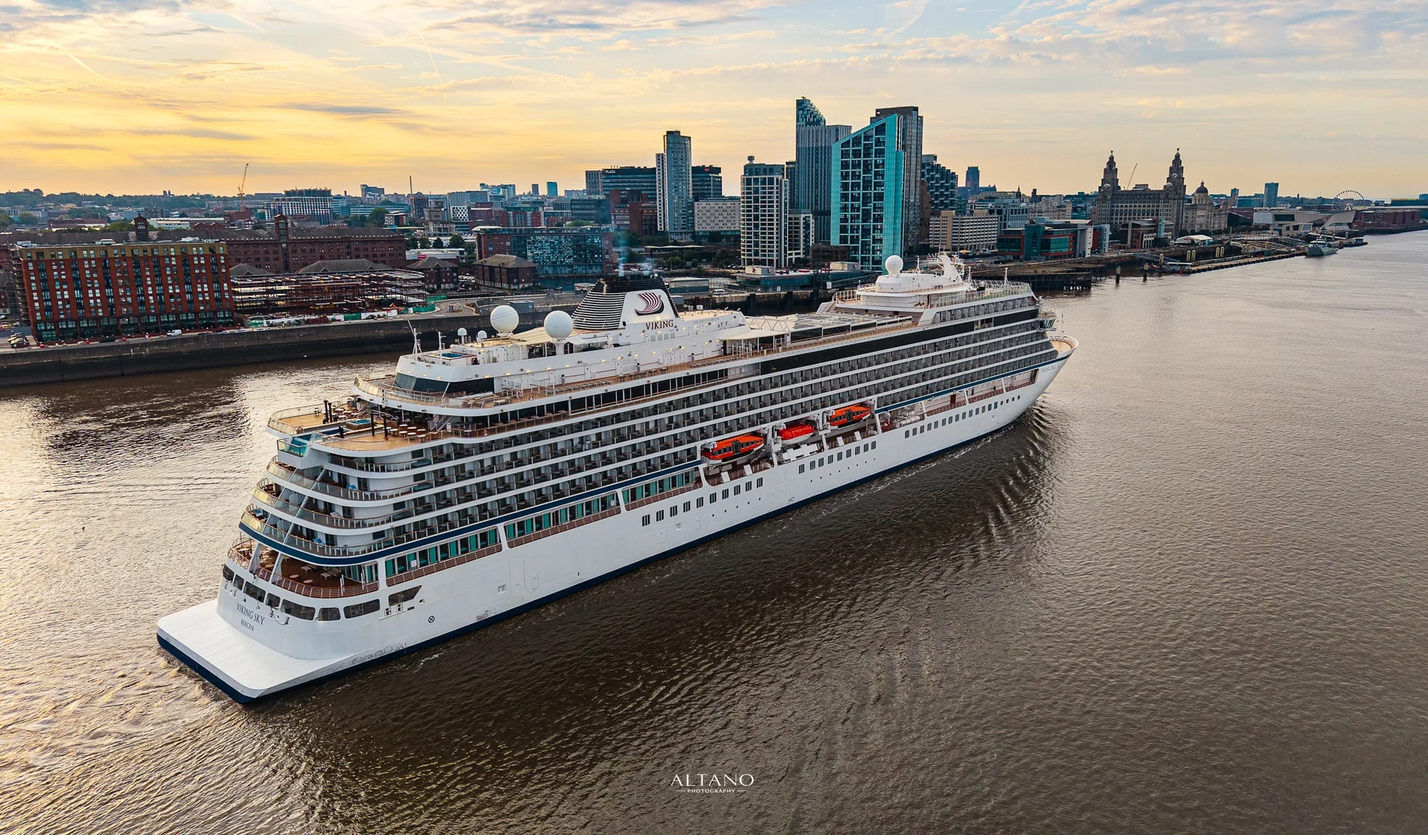 Viking Sky and Liverpool, Liverpool waterfront